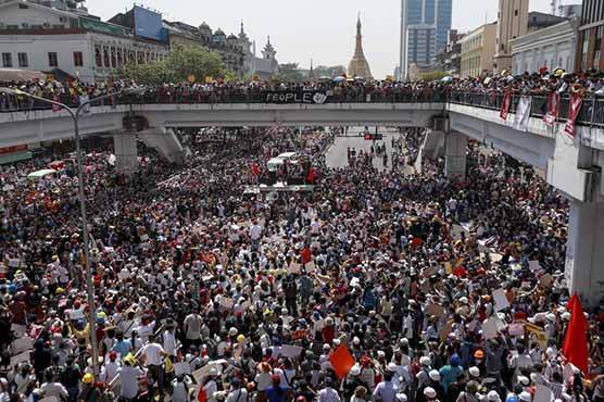 میانمار، مظاہروں میں شدت لاکھوں افراد سڑکوں پر نکل آئے