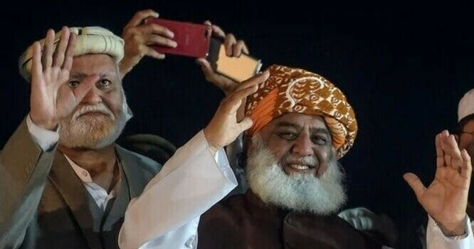 عمران خان دوبارہ اقتدار میں آیا تو یہ ملک تباہ ہوجائے گا،مولانا فضل الرحمان