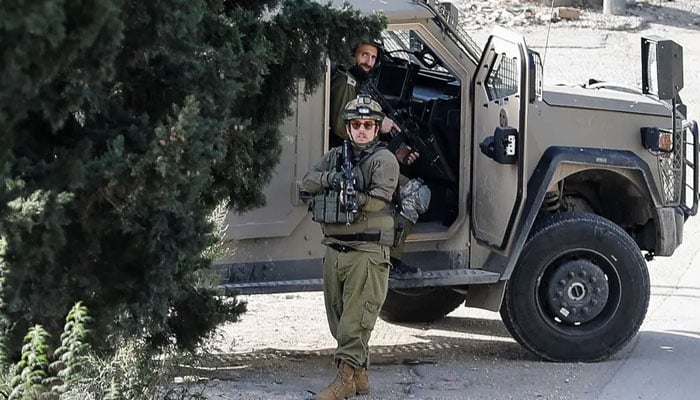 اسرائیلی فوج نے مغربی کنارے پر دھاوا بول دیا، سیکڑوں فلسطینی گرفتار