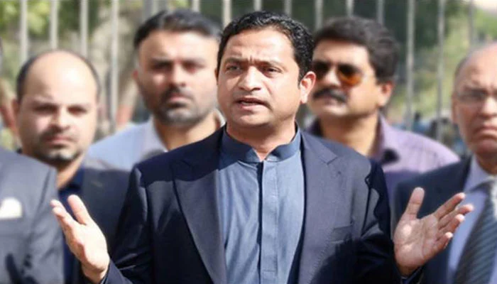 کراچی: پی ٹی آئی رہنما خرم شیر زمان کی رہائش گاہ پر پولیس کا چھاپہ